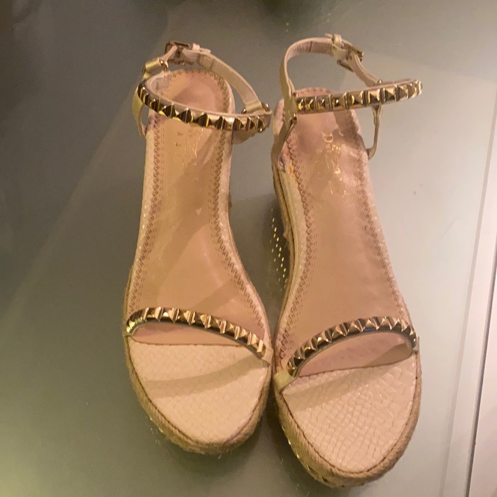 GOLD ROCKSTUD WEDGE SANDALS BY DUO EL LIN new in size 8.5